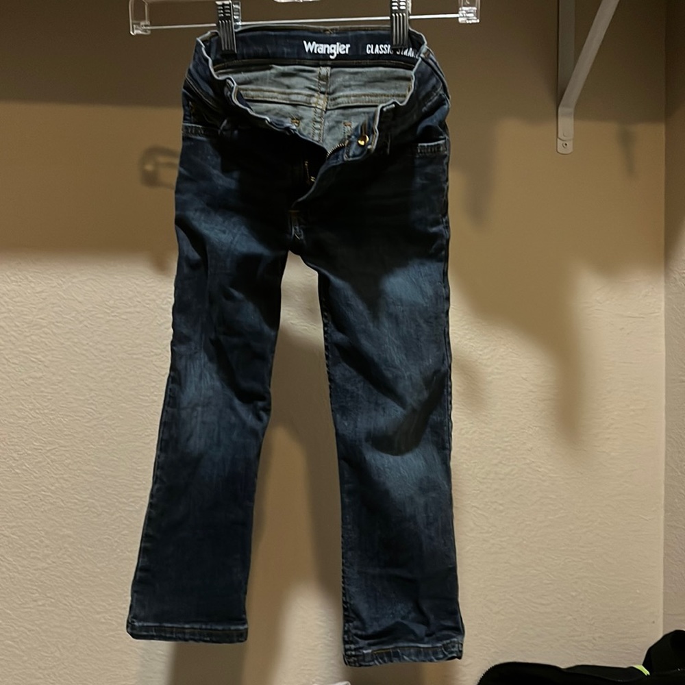 Kids boys 5 slim (stretchy) wrangler jeans. No wear or tear. Like new.